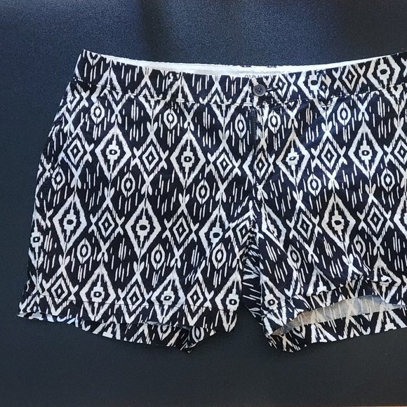 OLD NAVY Black and White Ikat Print Shorts - Picture 1 of 3